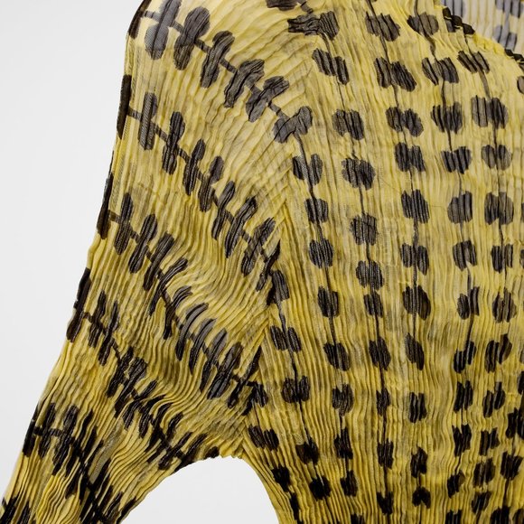 Issey Miyake Chiffon Pleats Top - Picture 6 of 10